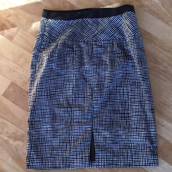 Express pencil skirt with side zipper - Picture 2 of 3